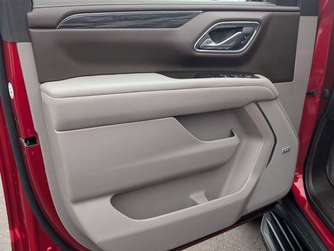 Used 2023 GMC Yukon SLT w/ SLT Premium Package image 6