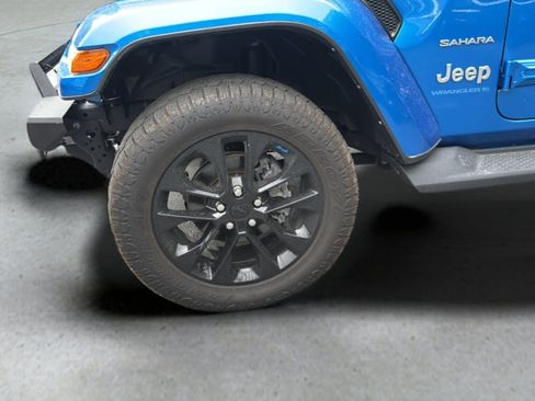 Used 2023 Jeep Wrangler Unlimited Sahara w/ Cold Weather Group AWD/4WD image 15