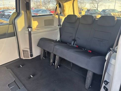 Used 2010 Dodge Grand Caravan SXT image 19