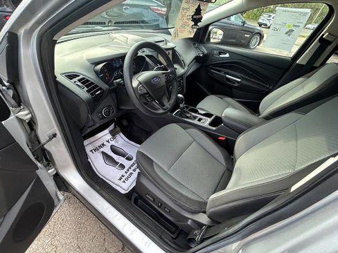 Used 2017 Ford Escape SE w/ Equipment Group 201A image 6
