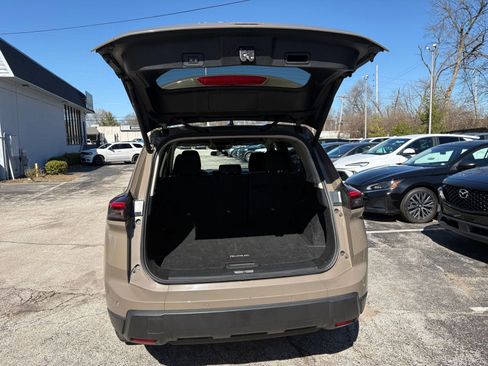 Used 2025 Nissan Rogue SV image 31