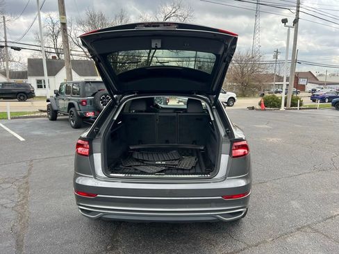Used 2022 Audi Q8 Premium image 23