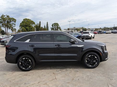 Certified 2025 Kia Sorento S w/ Panoramic Sunroof Package image 10