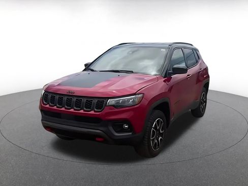 Used 2025 Jeep Compass Trailhawk AWD/4WD image 4