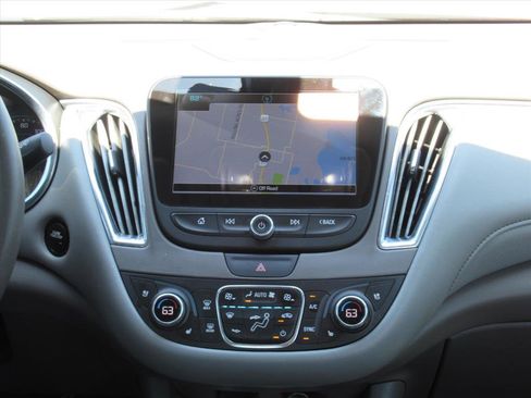 Used 2017 Chevrolet Malibu Premier w/ Premier Sun and Wheel Package image 16