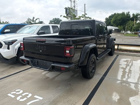 Certified 2023 Jeep Gladiator Overland AWD/4WD image 5