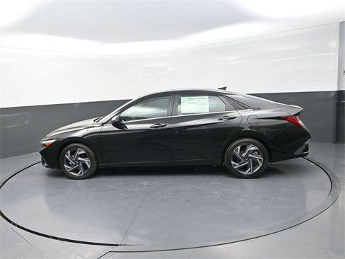 New 2026 Hyundai Elantra Limited image 5