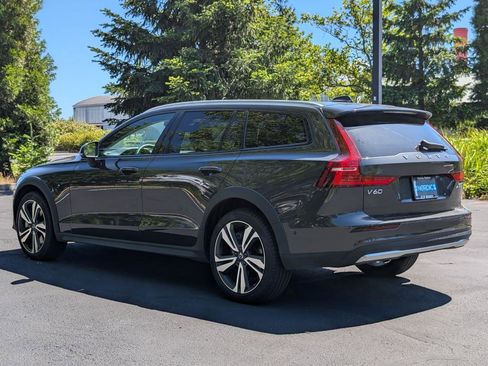 Used 2025 Volvo V60 B5 Cross Country Plus AWD/4WD image 5