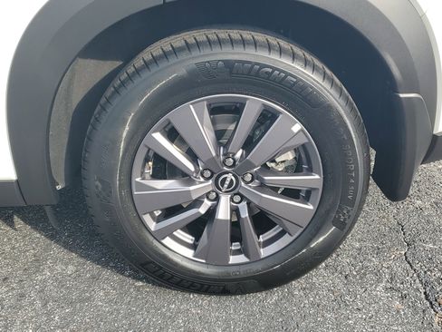 Certified 2022 Nissan Pathfinder SV w/ SV Premium Package image 10