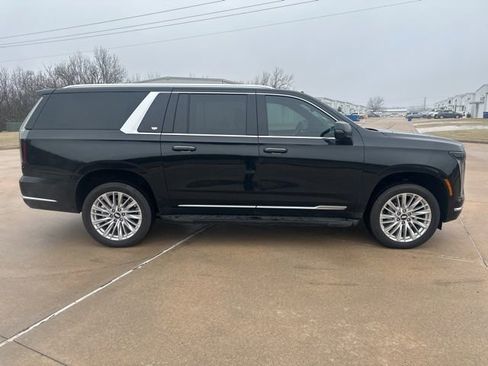 Certified 2025 Cadillac Escalade ESV Premium Luxury w/ LPO, Floor Liner Package image 6