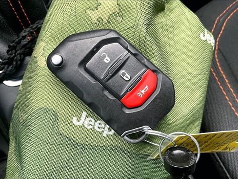 Used 2021 Jeep Gladiator Mojave AWD/4WD image 15