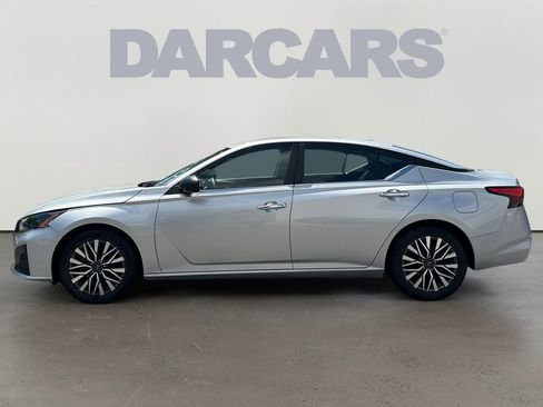 Used 2024 Nissan Altima 2.5 SV FWD image 4