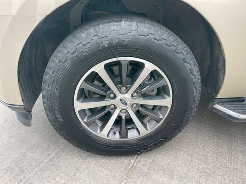 Used 2018 Ford Expedition Max XLT w/ Equipment Group 202A AWD/4WD image 29
