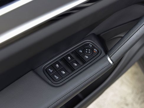 Certified 2023 Porsche Cayenne Platinum Edition AWD/4WD image 23