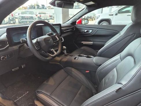 Used 2025 Ford Mustang Premium image 3