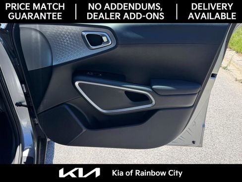 Used 2025 Kia Soul LX w/ LX Technology Package FWD image 18