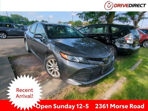 Used 2018 Toyota Camry LE FWD image 1