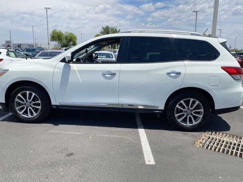 Used 2015 Nissan Pathfinder SL w/ SL Tech Package FWD image 9