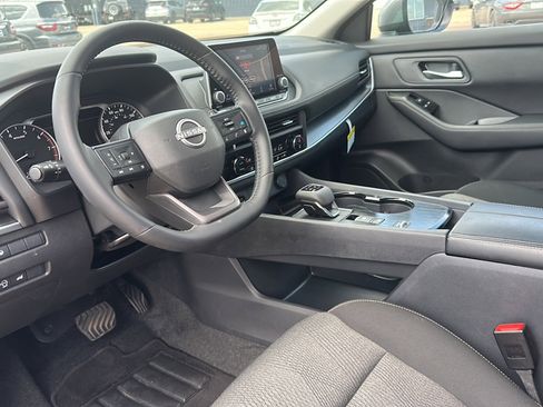 Certified 2025 Nissan Rogue SV image 12