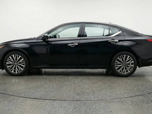 Used 2025 Nissan Altima 2.5 SV FWD image 5