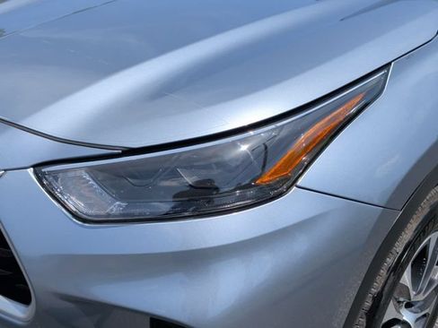 Used 2023 Toyota Highlander XLE FWD image 11