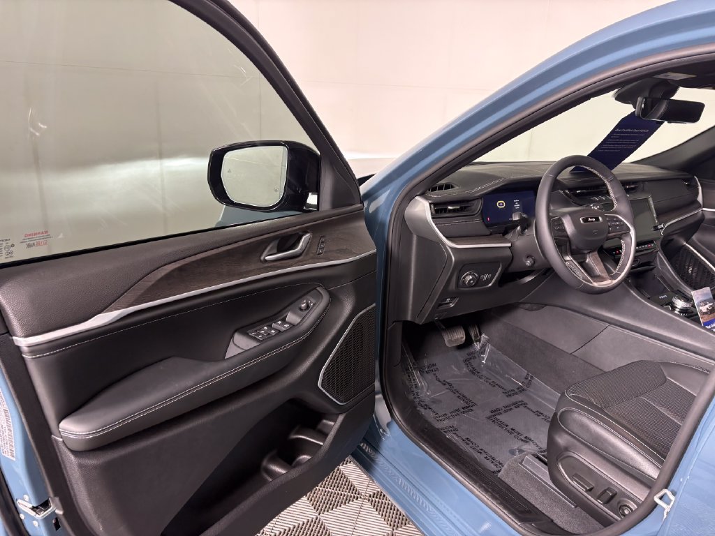 Used 2026 Jeep Grand Cherokee Limited AWD/4WD image 12