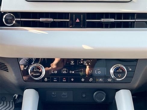 New 2025 Mitsubishi Outlander SEL image 16