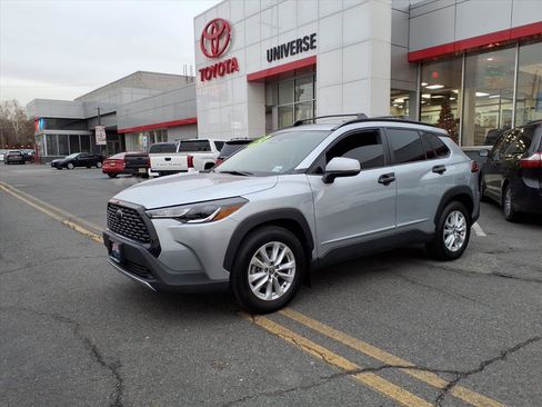 Certified 2023 Toyota Corolla Cross LE image 3