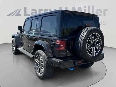 Used 2023 Jeep Wrangler Unlimited Sahara AWD/4WD image 3