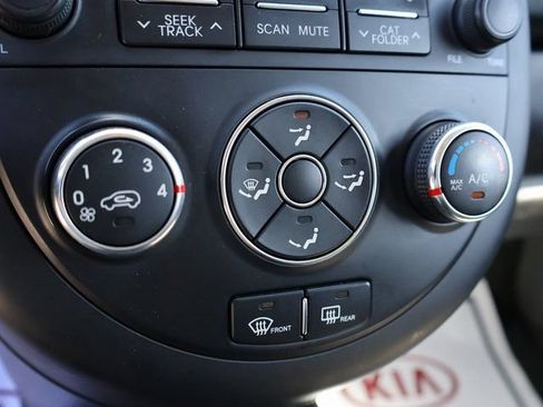 Used 2012 Kia Soul FWD image 30