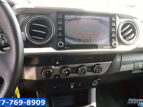 Used 2020 Toyota Tacoma SR5 AWD/4WD image 17