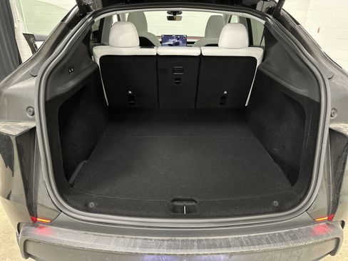 Used 2026 Tesla Model Y 2WD image 32