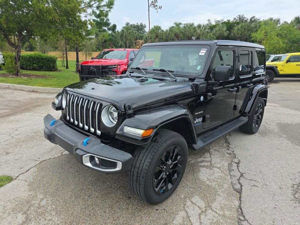 Used 2022 Jeep Wrangler Unlimited Sahara AWD/4WD image 1