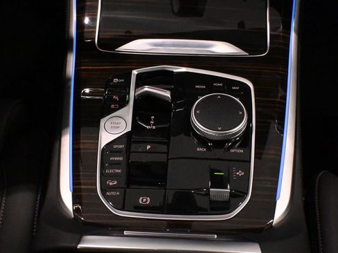 Used 2025 BMW X5 xDrive50e image 24