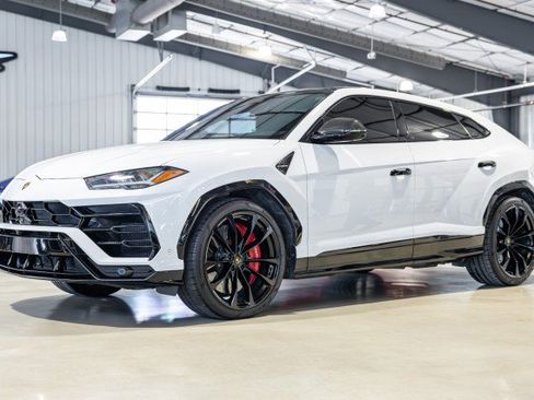 Used 2021 Lamborghini Urus AWD/4WD image 2