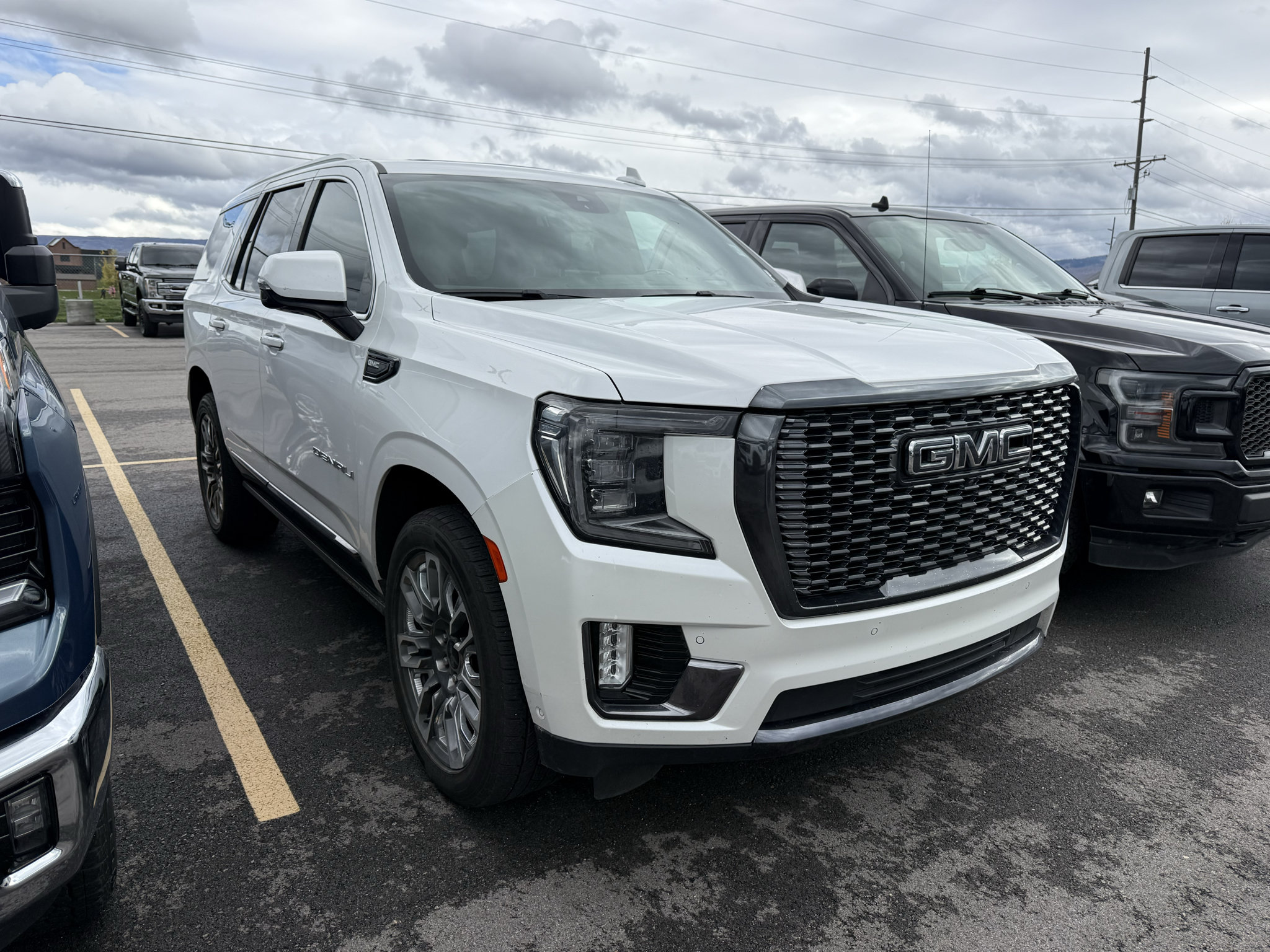 Used 2023 GMC Yukon Denali Ultimate AWD/4WD image 3