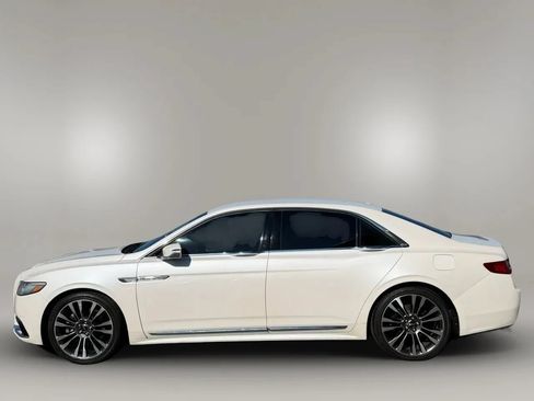 Used 2017 Lincoln Continental Select w/ Climate Package AWD/4WD image 4