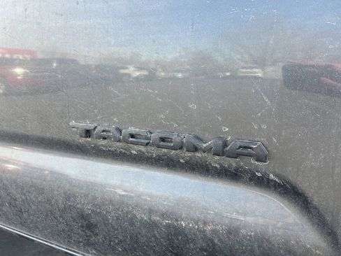 Used 2023 Toyota Tacoma TRD Off-Road w/ TRD Premium Off Road Package image 13