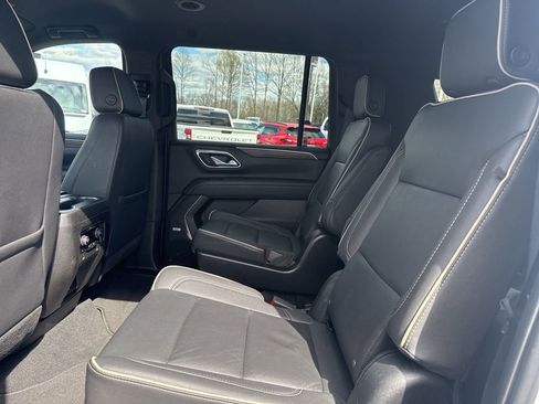 Used 2023 Chevrolet Suburban Premier AWD/4WD image 12