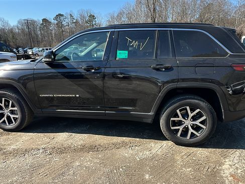 Used 2025 Jeep Grand Cherokee Limited image 11