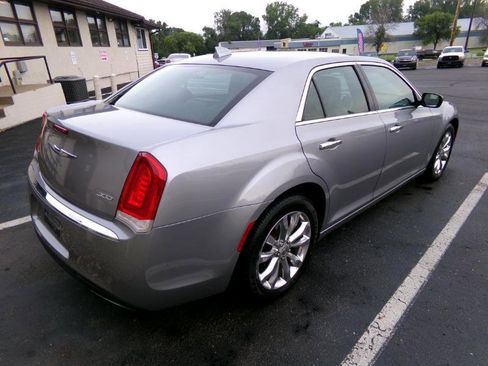 Used 2018 Chrysler 300 Limited image 3
