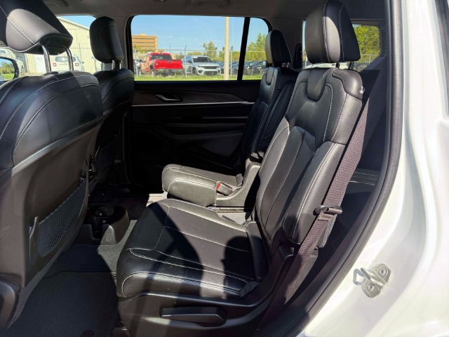 Used 2023 Jeep Grand Cherokee L Limited AWD/4WD image 13