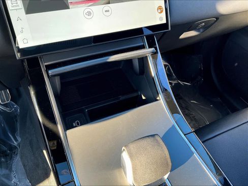 New 2025 Land Rover Range Rover Velar Dynamic SE image 21