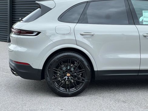New 2025 Porsche Cayenne image 11