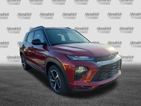 Used 2022 Chevrolet TrailBlazer RS FWD image 2