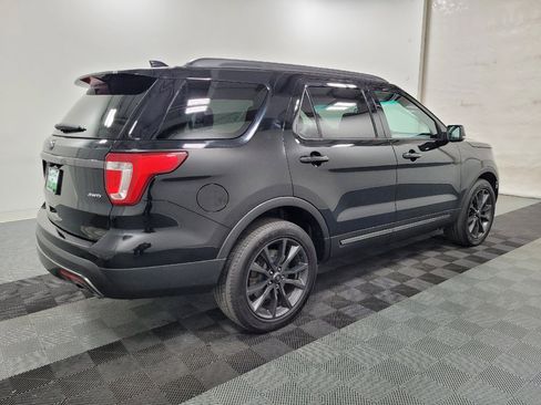 Used 2017 Ford Explorer XLT w/ Equipment Group 202A AWD/4WD image 10