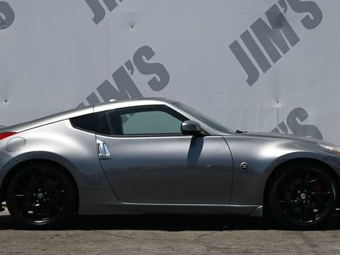 Used 2014 Nissan 370Z Touring w/ Sport Package RWD image 4
