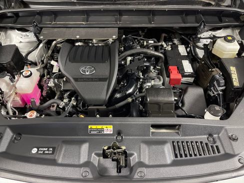 Certified 2023 Toyota Highlander LE image 9