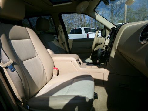 Used 2006 Ford Explorer Limited image 11