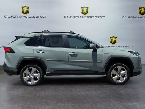 Used 2021 Toyota RAV4 XLE Premium AWD/4WD image 4